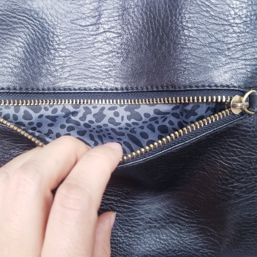 🌸Vegan Leather Gold Stud Purse + Chain - Picture 7 of 9